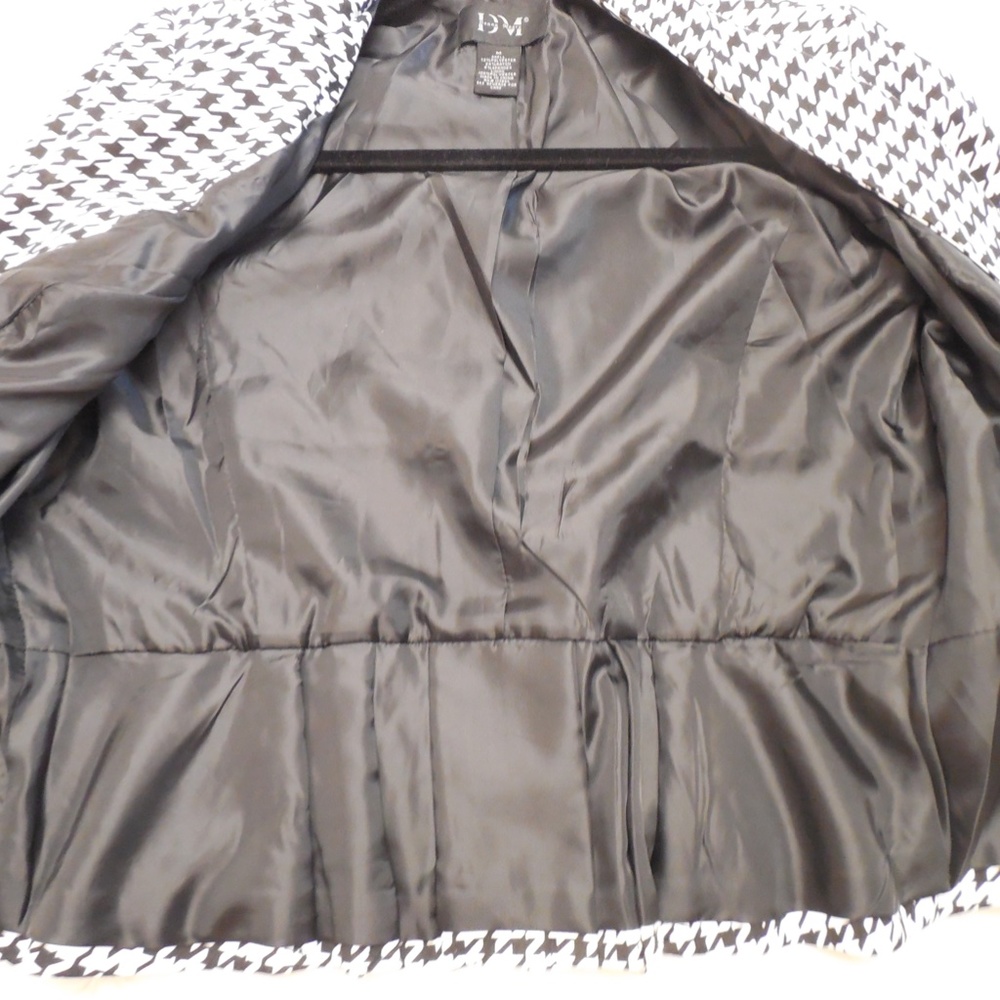 Lovely Shaped, Herringbone Pattern Jacket - image 5